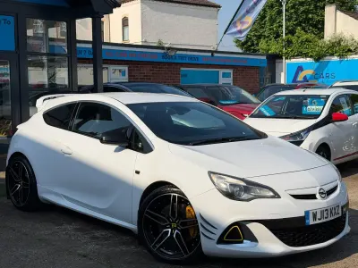 Used Vauxhall Astra GTC S 280 HP (205 kW) 2013 White Hatchback