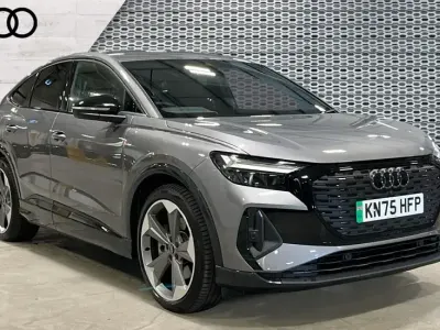 Używany Audi Q4 e-tron Black Edition 210 kW (286 KM) 2025 Szary SUV