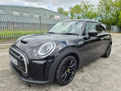 Używany Mini Cooper S Hatch 135 kW (184 KM) 2023 Czarny Hatchback