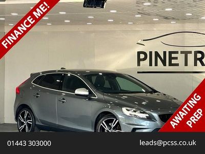 Usado Volvo V40 R-Design 152 HP (111 kW) 2019 Cinzento Citadino