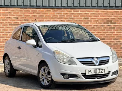 Used Vauxhall Corsa 85 HP (62 kW) 2010 White Hatchback