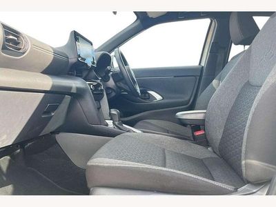 Usado Toyota Yaris Cross Design 116 HP (85 kW) 2022 Branco SUV