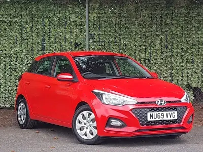 Used Hyundai i20 75 HP (55 kW) 2019 Red Hatchback