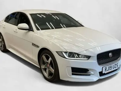 Used Jaguar XE Ingenium 200 HP (147 kW) 2019 White Sedan