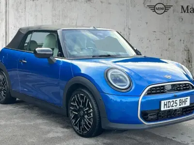 Begagnad Mini Cooper Exclusive 118 kW (161 HK) 2025 Blå Halvkombi