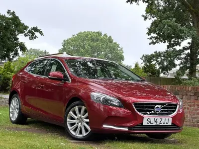 Used Volvo V40 SE Lux 115 HP (84 kW) 2014 Red Hatchback