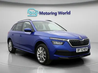 Käytetty Skoda Kamiq SE Drive 95 HP (69 kW) 2023 Sininen Katumaasturi
