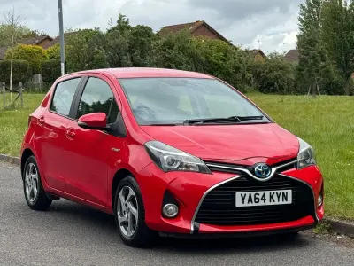 Używany Toyota Yaris Hybrid 2015 Czerwony Hatchback