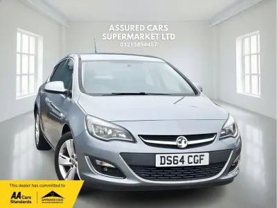 Begagnad Vauxhall Astra SRi 115 HK (84 kW) 2014 Silver Halvkombi