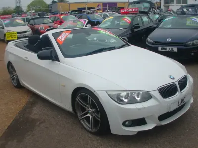 Begagnad BMW 320 Cabriolet Sport Line 184 HK (135 kW) 2012 Vit Cab