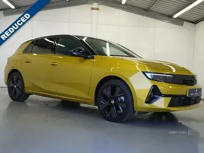 Used Vauxhall Astra 114 kW (156 HP) 2024 Yellow/black Hatchback