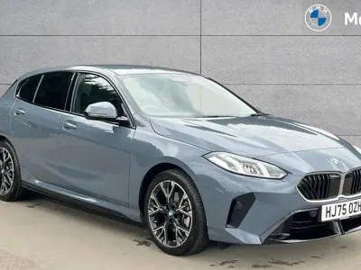 Usado BMW 120 M Sport 168 CV (123 kW) 2025 Gris Utilitario