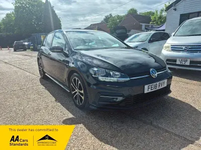 Second-hand VW Golf VII R-line 150 CP (110 kW) 2018 Negru Hatchback