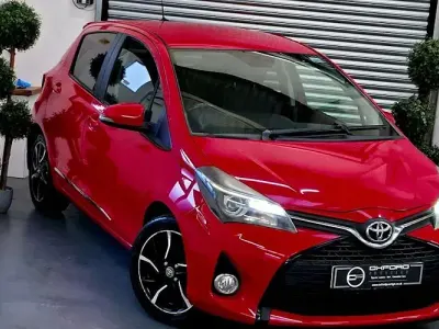 Używany Toyota Yaris Sport 99 KM (72 kW) 2015 Czerwony Hatchback