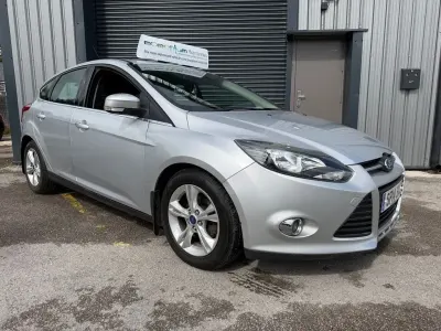 Second-hand Ford Focus Zetec 125 CP (91 kW) 2014 Argintiu Hatchback