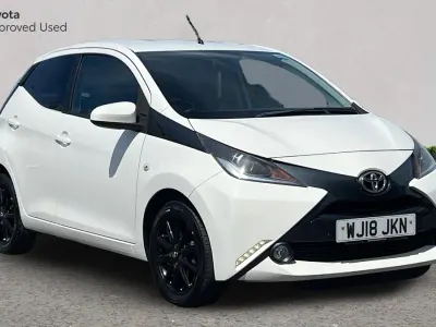 Used Toyota Aygo x-style 69 HP (50 kW) 2018 White flash Hatchback