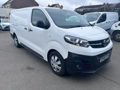 Used Vauxhall Vivaro 100 HP (73 kW) 2019 White MPV