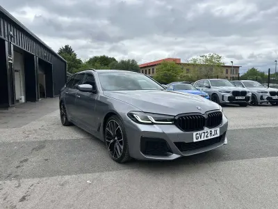 Gebraucht BMW 520 M Sport 192 PS (141 kW) 2023 Grau Kombi