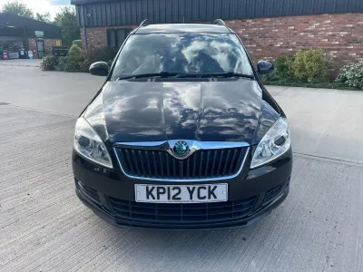 Usado Skoda Roomster SE 105 CV (77 kW) 2012 Negro Monovolumen
