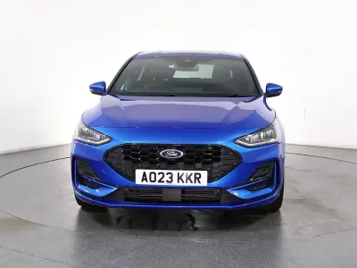 Begagnad Ford Focus ST-Line X 2023 Blå Halvkombi