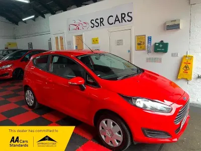 Używany Ford Fiesta Style 82 KM (60 kW) 2014 Czerwony Hatchback