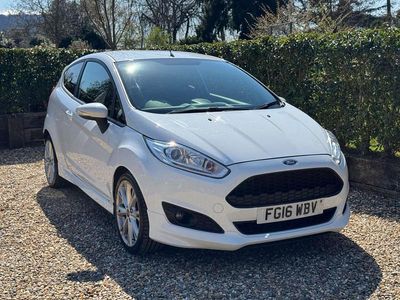 White Used 2016 Ford Fiesta Zetec Hatchback | £4,795 (Fair price)