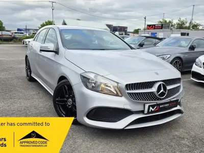 Begagnad Mercedes A180 AMG line 2018 Silver Halvkombi