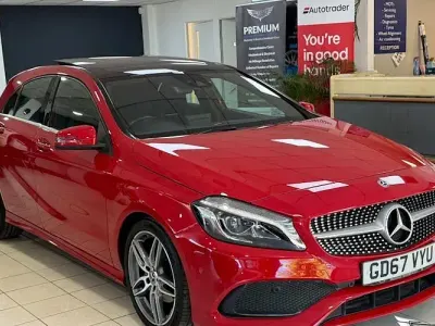 Begagnad Mercedes A180 AMG Line Premium Plus 122 HK (89 kW) 2018 Röd Halvkombi