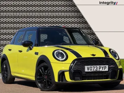 Used Mini Cooper Hatch 136 HP (100 kW) 2023 Yellow Hatchback