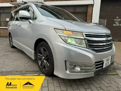 Używany Nissan Elgrand 2023 Srebrny