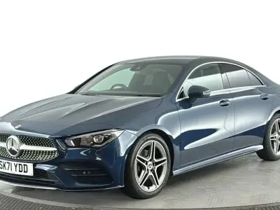 Usado Mercedes CLA180 AMG line 136 CV (100 kW) 2022 Azul Berlina