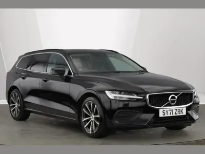 Używany Volvo V60 Momentum 161 KM (118 kW) 2022 Czarny Kombi