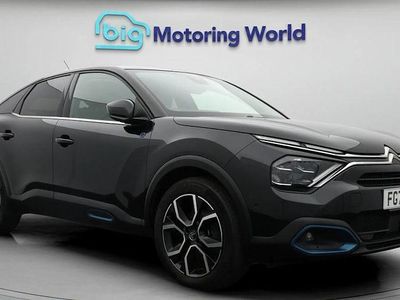 Begagnad Citroën e-C4 Shine 100 kW (136 HK) 2022 Svart Halvkombi