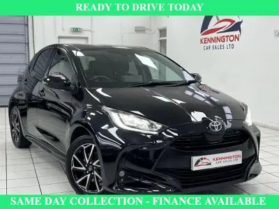 Second-hand Toyota Yaris Hybrid Design 116 CP (85 kW) 2023 Negru Hatchback