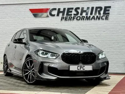 Begagnad BMW M135 Comfort Edition 302 HK (222 kW) 2022 Grå Halvkombi
