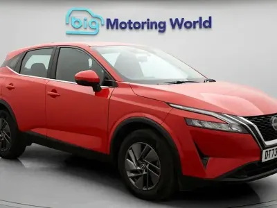 Używany Nissan Qashqai Acenta Premium 140 KM (102 kW) 2023 Czerwony SUV