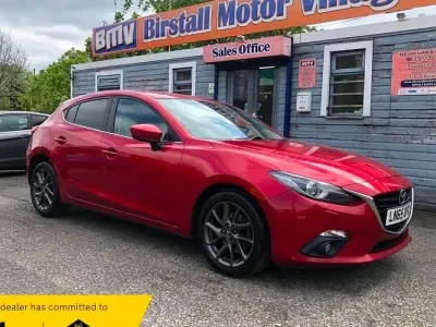 Begagnad Mazda 3 150 HK (110 kW) 2015 Röd Halvkombi