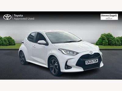 Used Toyota Yaris Hybrid Design 2025 White Hatchback