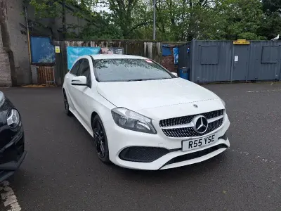 Begagnad Mercedes A180 AMG line 109 HK (80 kW) 2018 Vit Halvkombi