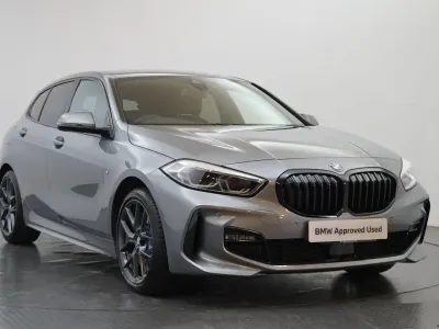 Usado BMW 118 M Sport 134 CV (98 kW) 2023 Gris Utilitario