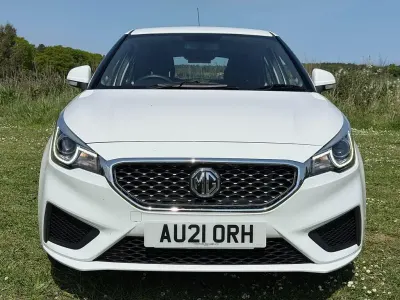 Begagnad MG MG3 Excite 106 HK (77 kW) 2021 Vit Halvkombi