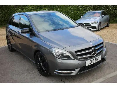 Begagnad Mercedes B180 122 HK (89 kW) 2013 Grå Minibuss