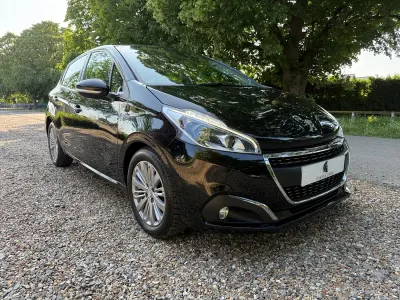 Used Peugeot 208 Signature Sky 102 HP (75 kW) 2018 Black Hatchback