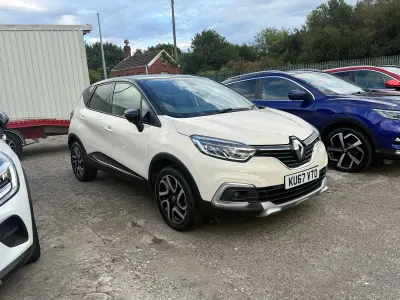 Used Renault Captur Dynamique 88 HP (64 kW) 2017 Cream SUV