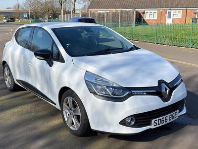 Used Renault Clio IV Dynamique 90 HP (66 kW) 2016 White Hatchback
