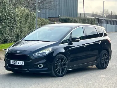 Begagnad Ford S-MAX Sport 200 HK (147 kW) 2016 Svart Minibuss