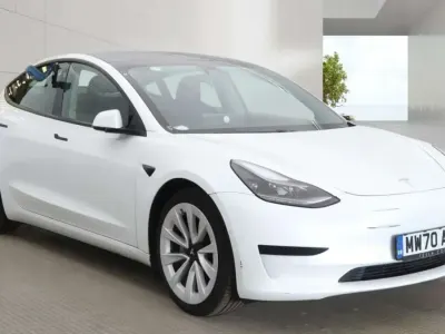 Begagnad Tesla Model 3 Standard Range 239 kW (325 HK) 2020 Vit Sedan