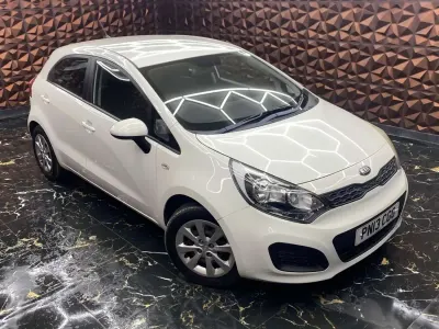 Begagnad Kia Rio 2013 Vit Halvkombi