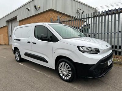 White Used 2024 Toyota Proace MPV | £17,495 (A bit pricey)