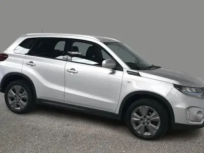 Käytetty Suzuki Vitara SZ-T 129 HP (94 kW) 2023 Hopea Katumaasturi